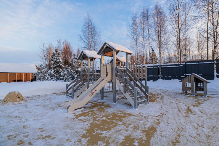 Детская и спортивная площадки